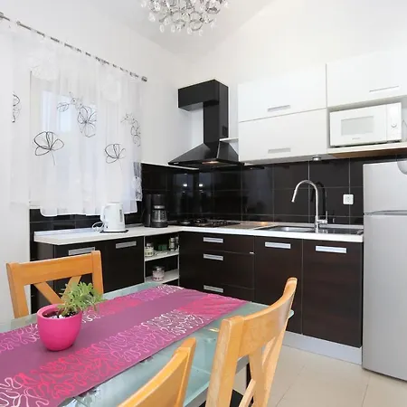 Apartment Family Friendly With A Swimming Pool Zatoglav, - 19761 *